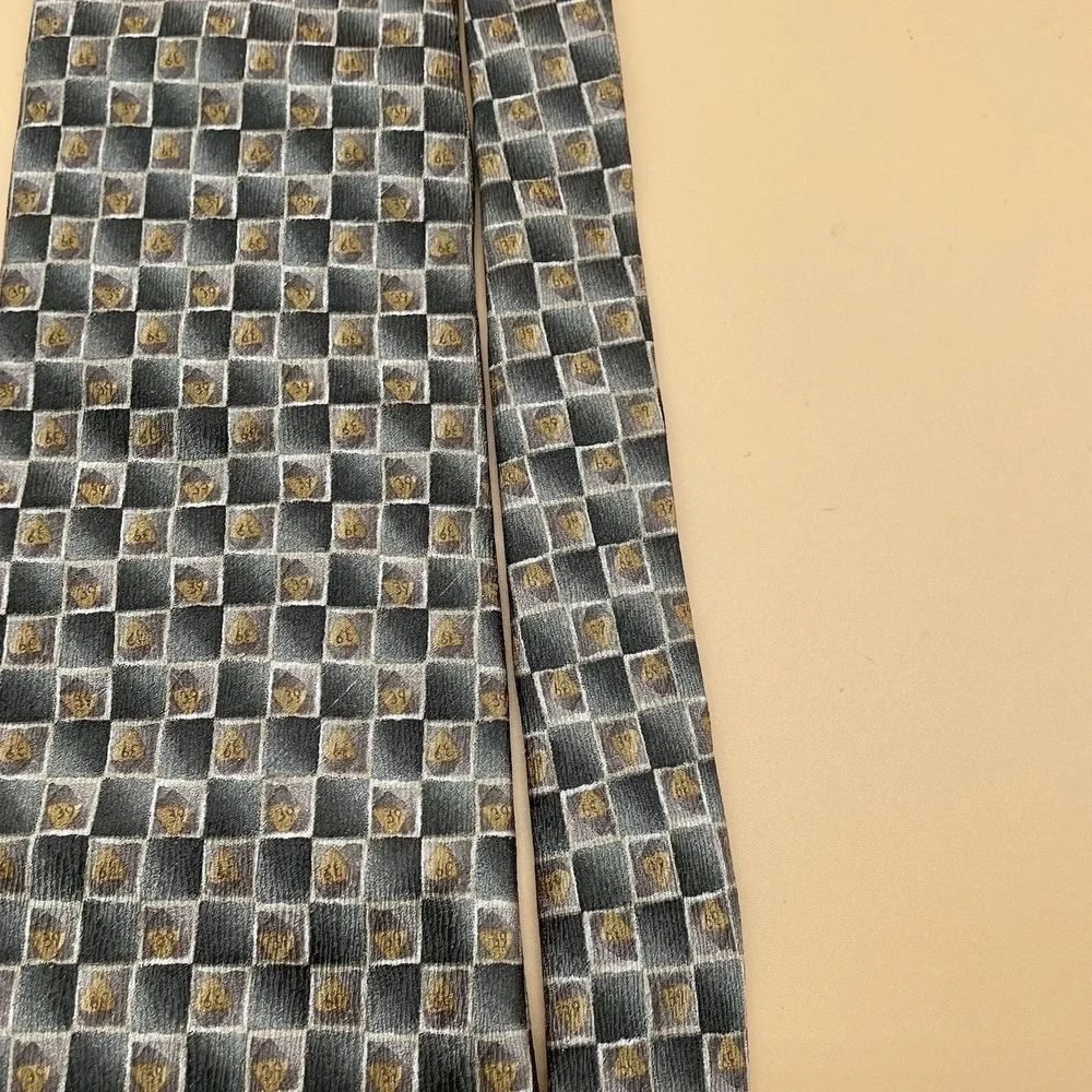 Jimmy V. Mens Neck Tie 100% Silk‎ Darryl Strawberry Collection Three Geometric
